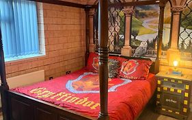 Potters Hideout- 2 Bedroom 2 Bathroom Apartment